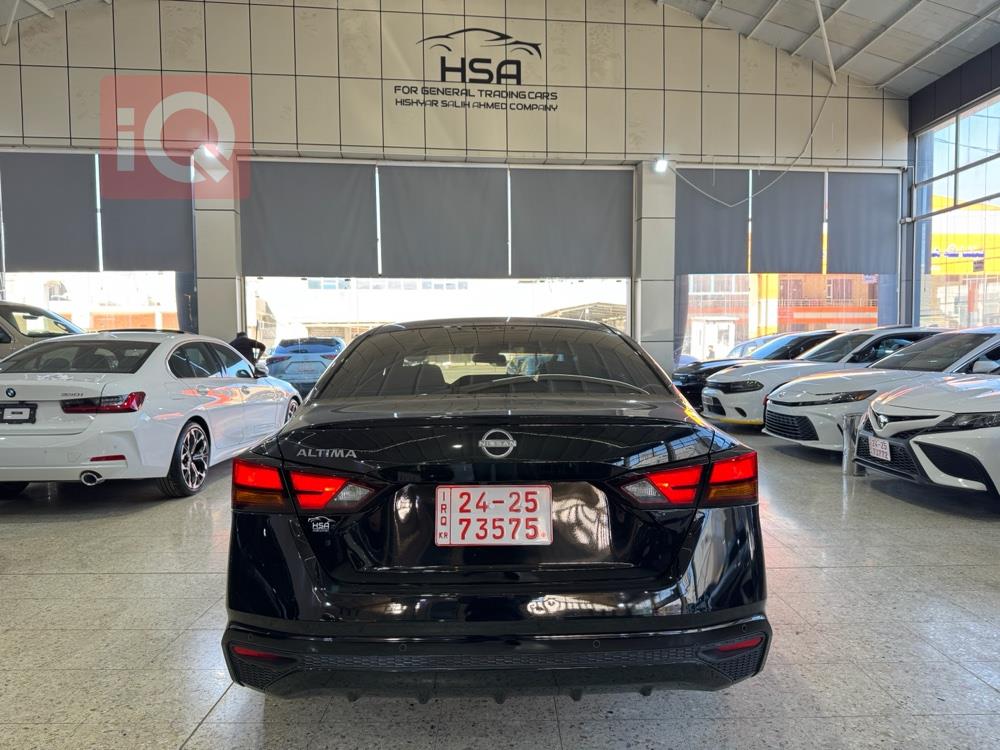 نيسان ألتيما